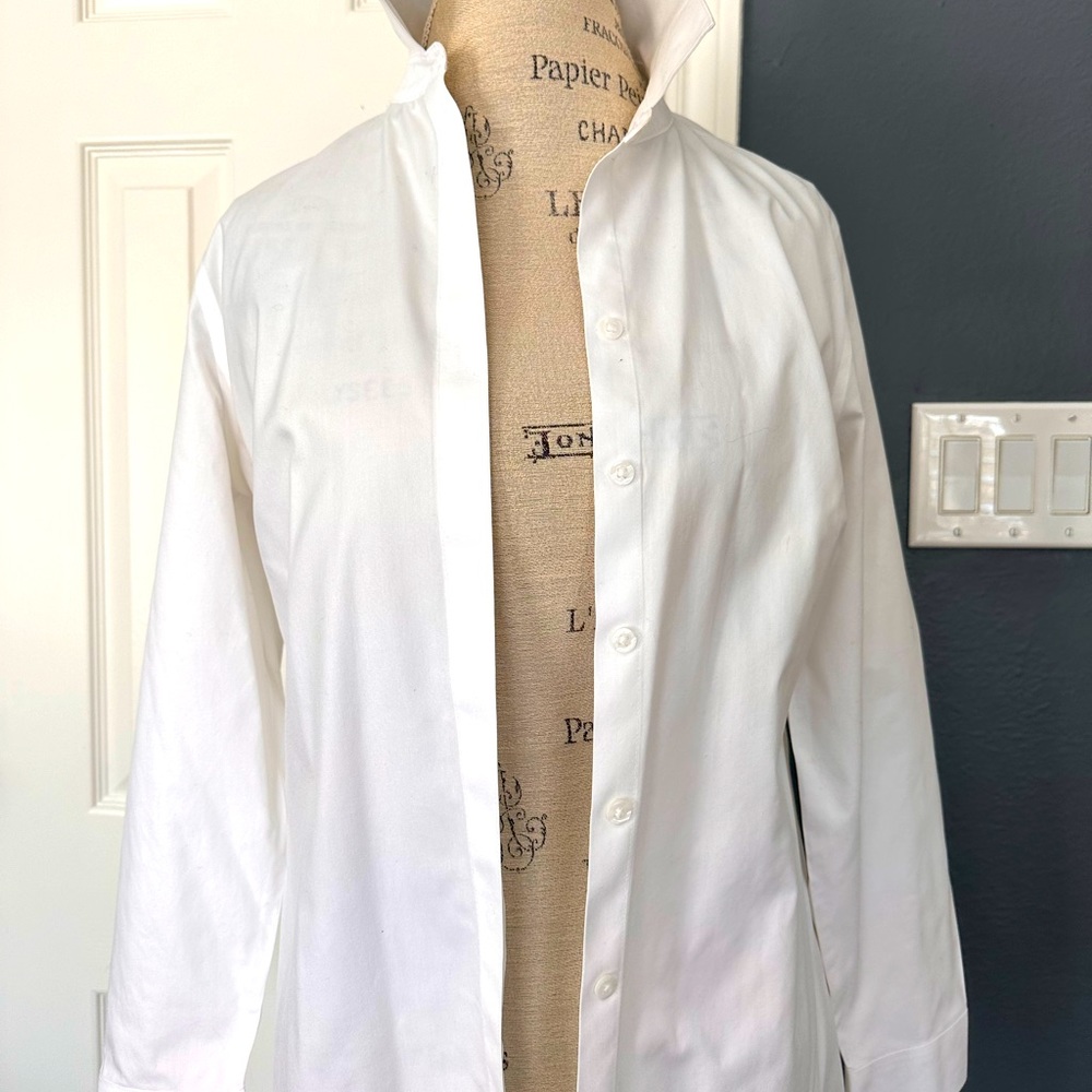 Chicos No-iron Long sleeve White Poplin Button Down Size 0